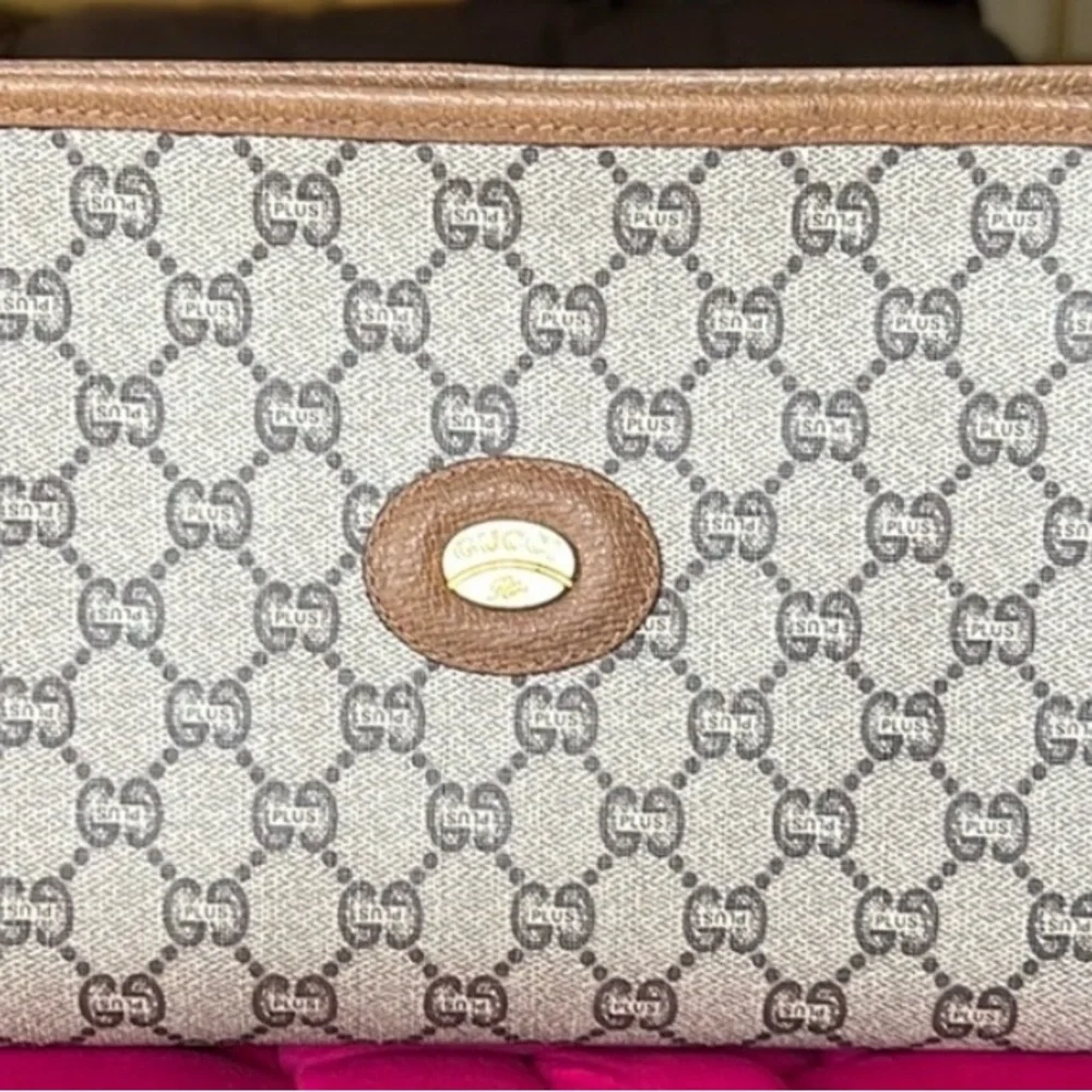 Gucci Supreme Plus Vintage Toiletry Pouch - Picture 11 of 12